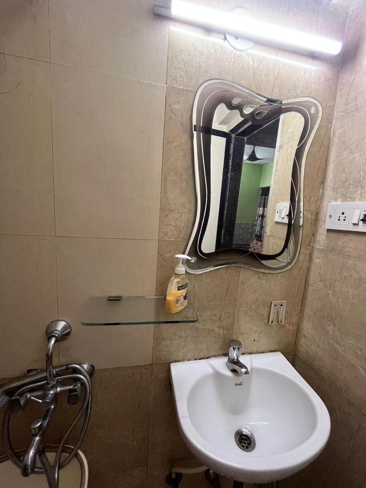 Galaxy Apartment Мумбаи Экстерьер фото