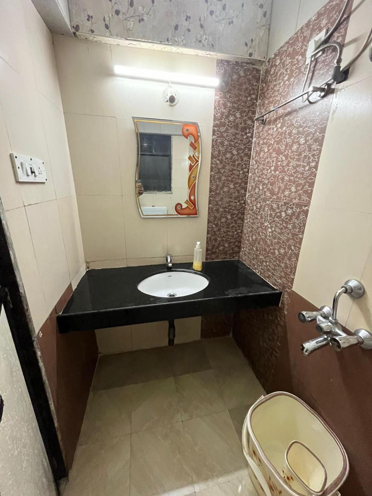 Galaxy Apartment Мумбаи Экстерьер фото